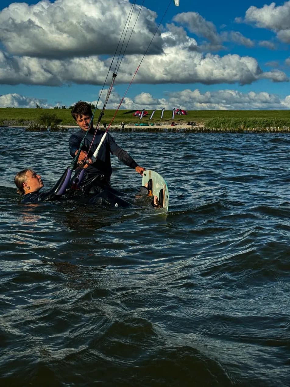 Kitesurfen für Anfänger: Die ultimative Anleitung